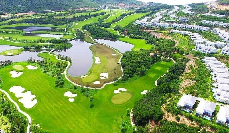 Vinpearl Golf Hải Phòng có 2 kiểu là sân hồ và sân đầm lầy