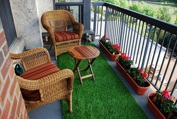 Thảm cỏ nhân tạo dùng trong trang trí ban công