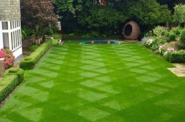 Ý tưởng trang trí cỏ nhân tạo ban công cho ngôi nhà đẹp